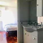 Alojamento de Acomodação e Pequeno-almoço La Chicca 3*